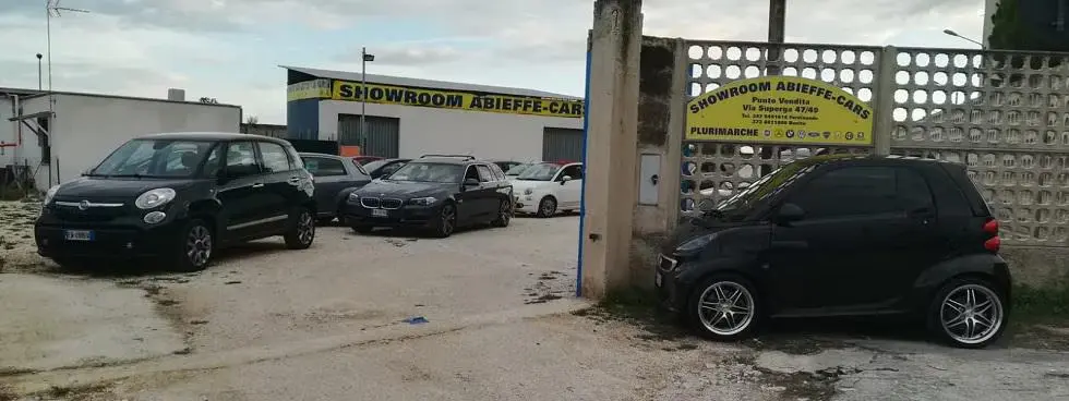 Ingresso e piazzale dell’autosalone ABIEFFECARS in Via Superga a Trani