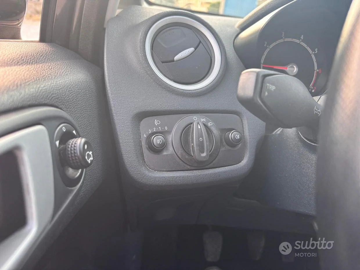 Ford Fiesta — foto 13