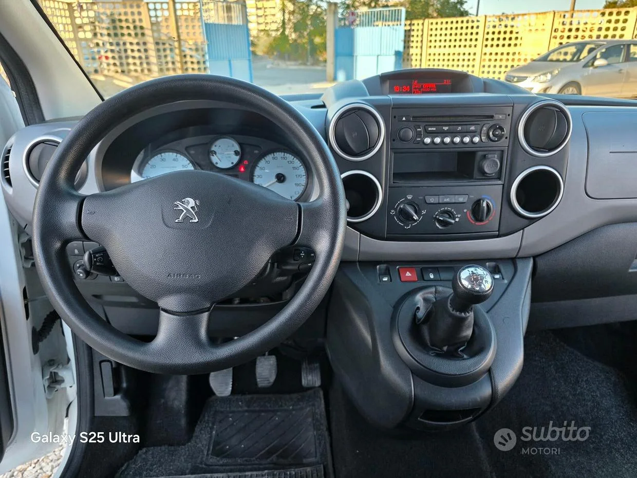 Peugeot Partner — foto 12