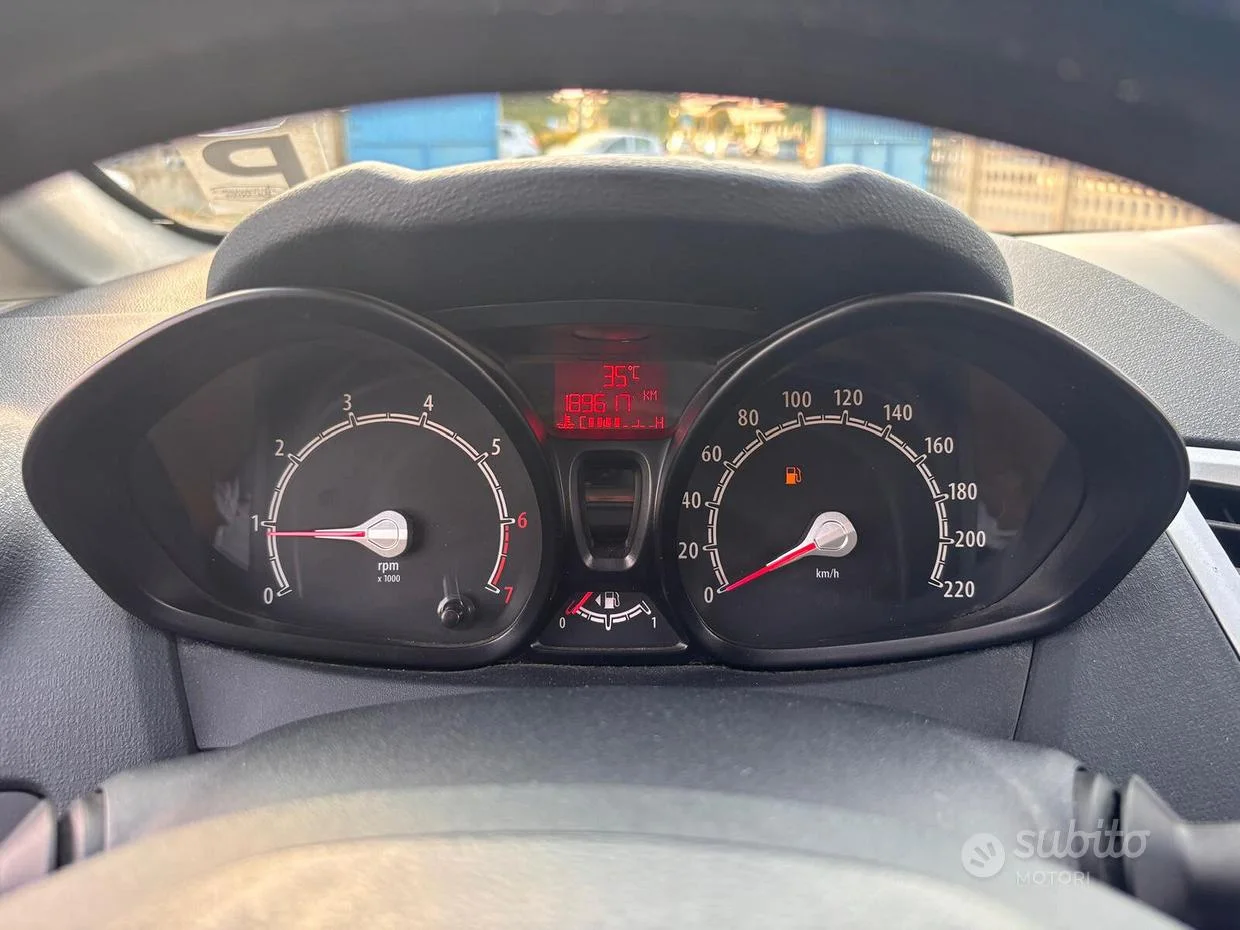 Ford Fiesta — foto 12