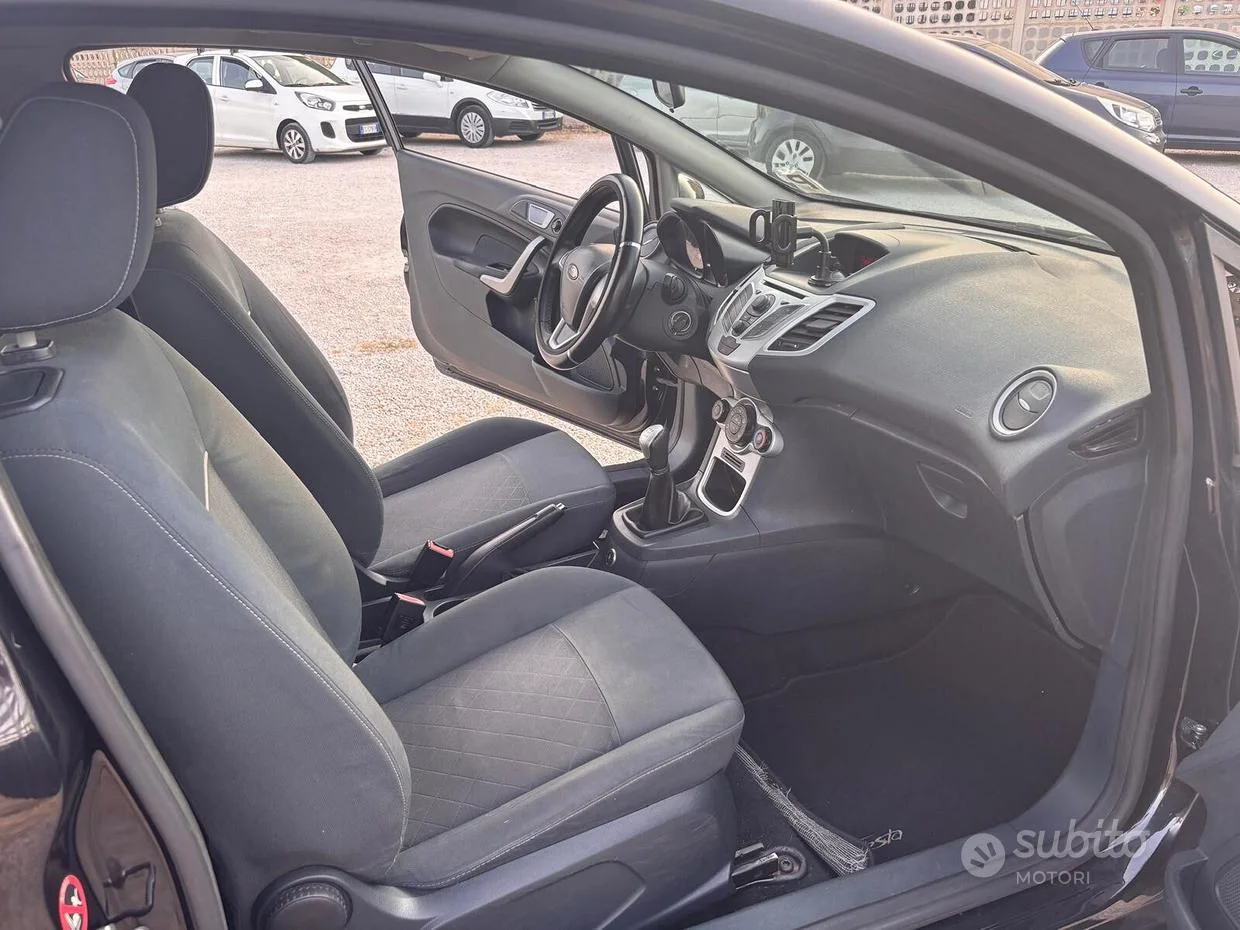 Ford Fiesta — foto 11
