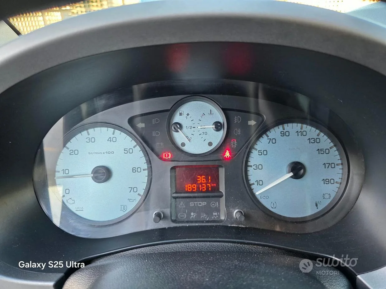 Peugeot Partner — foto 21